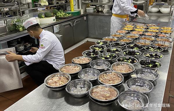 下館子吃的是預制菜還是大廚現(xiàn)炒？消費者如何維護知情權